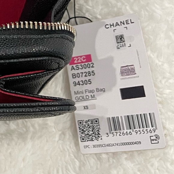 CHANEL black caviar like a wallet flap bag (22C) - Picture 7 of 9
